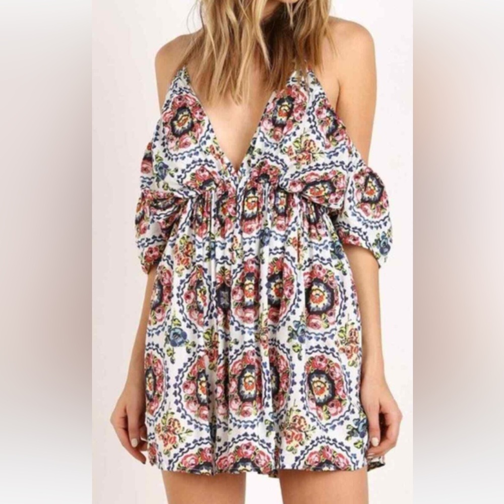 The Jetset Diaries Bella cold shoulder floral dress size Small